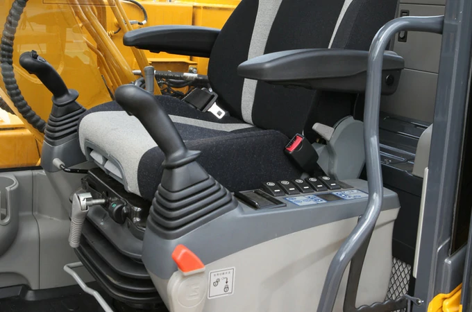 915E-easy-controls-features